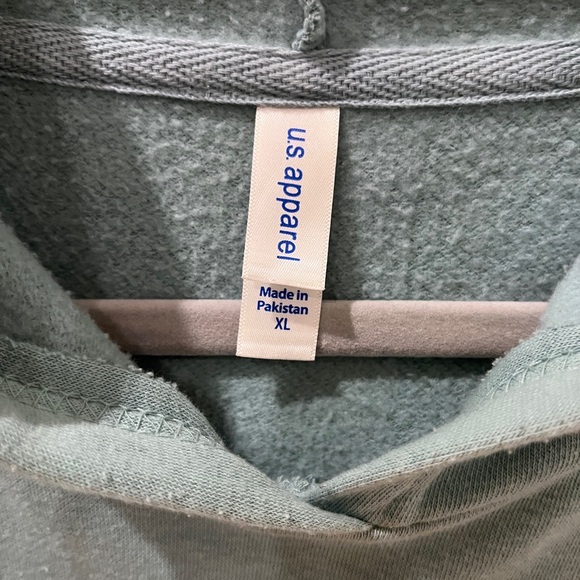 Cropped Woods Hole Marine Biological Laboratory hoodie - Picture 5 of 8